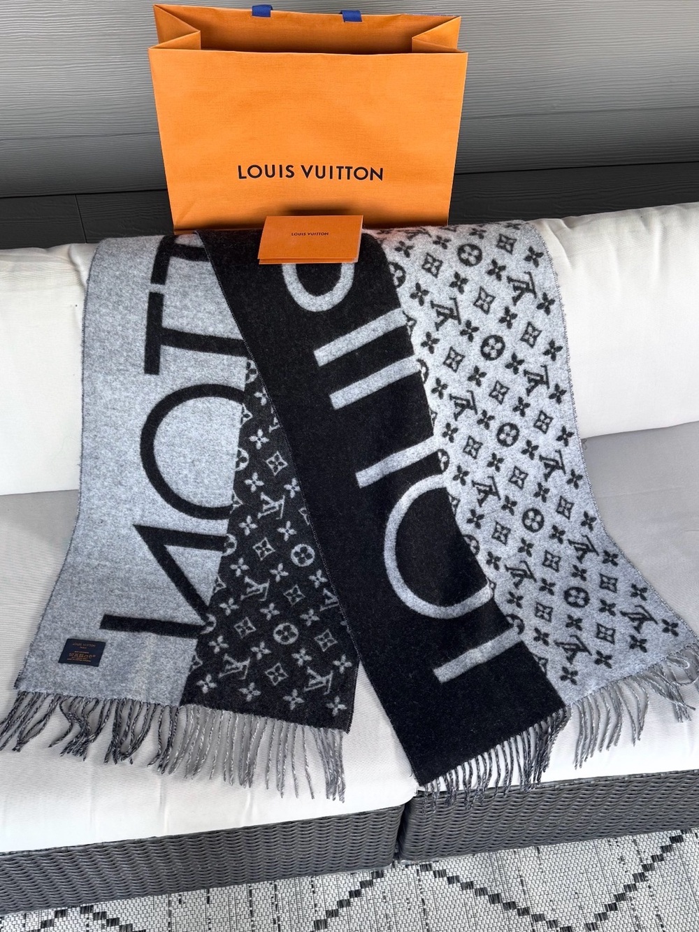 Louis Vuitton LV Unisex Scarf Cashmere Black Gray Double Sided Excellent 80”x18”